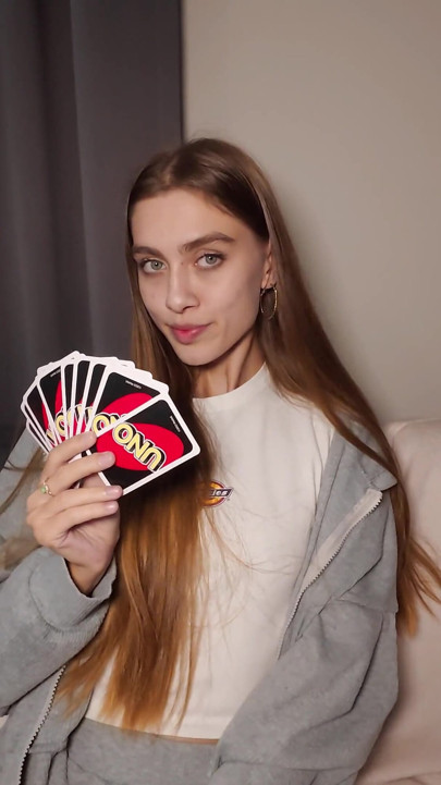 J’ai perdu à Uno, j’ai dû payer avec du sexe dur !