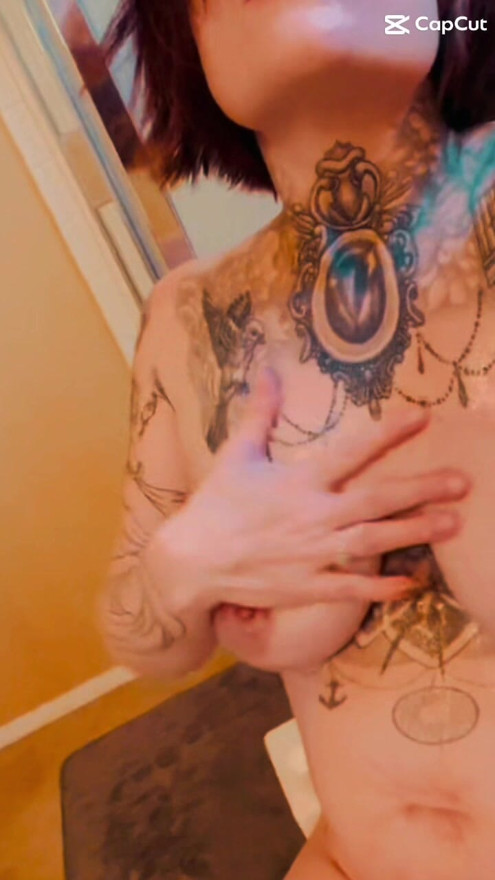 Sexy Preggo MILF oils up her huge tits