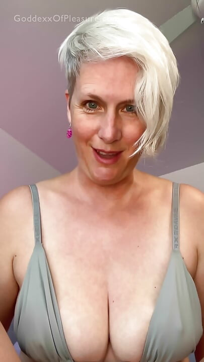 StepMommy Uses Your Face For Her Pleasure - JOI COUNTDOWN