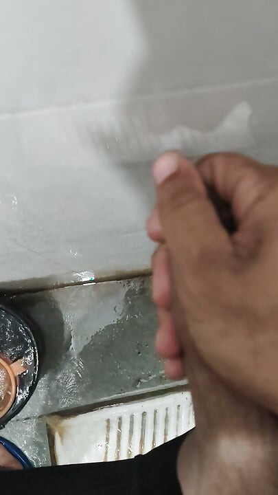 18 year old boy big lund masturbation in bathroom nude lund sperm