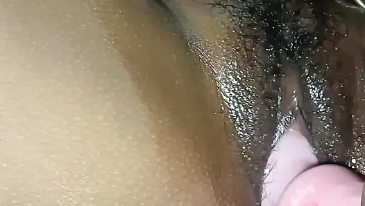 Bhabhi Ne pura vibrator chut me dal diya