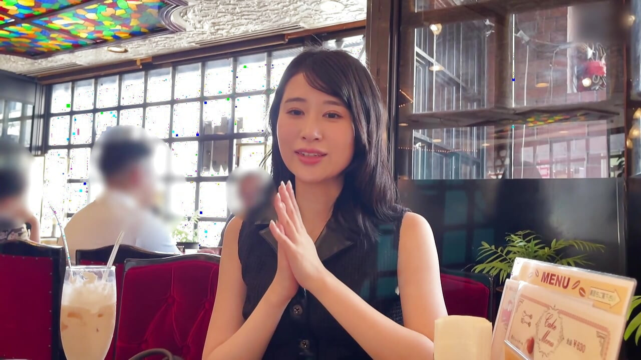 A118F06 A beautiful, innocent, and sensible office lady started a matching app while looking for a boyfriend! Despite her high communication skills, she gets excited and becomes a nymphomaniac despite embarrassment from her sly body touches!