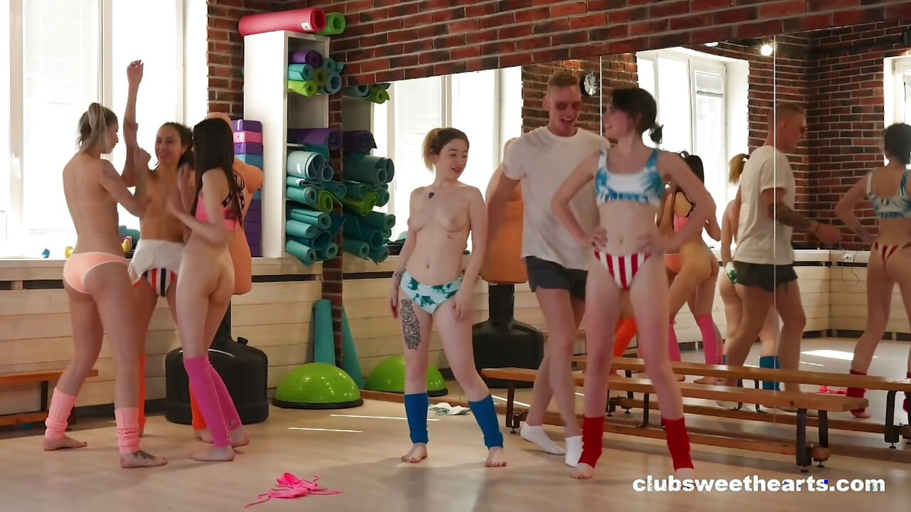 ¡A ponerse en forma! Compilación de sexo en grupo de ClubSweethearts