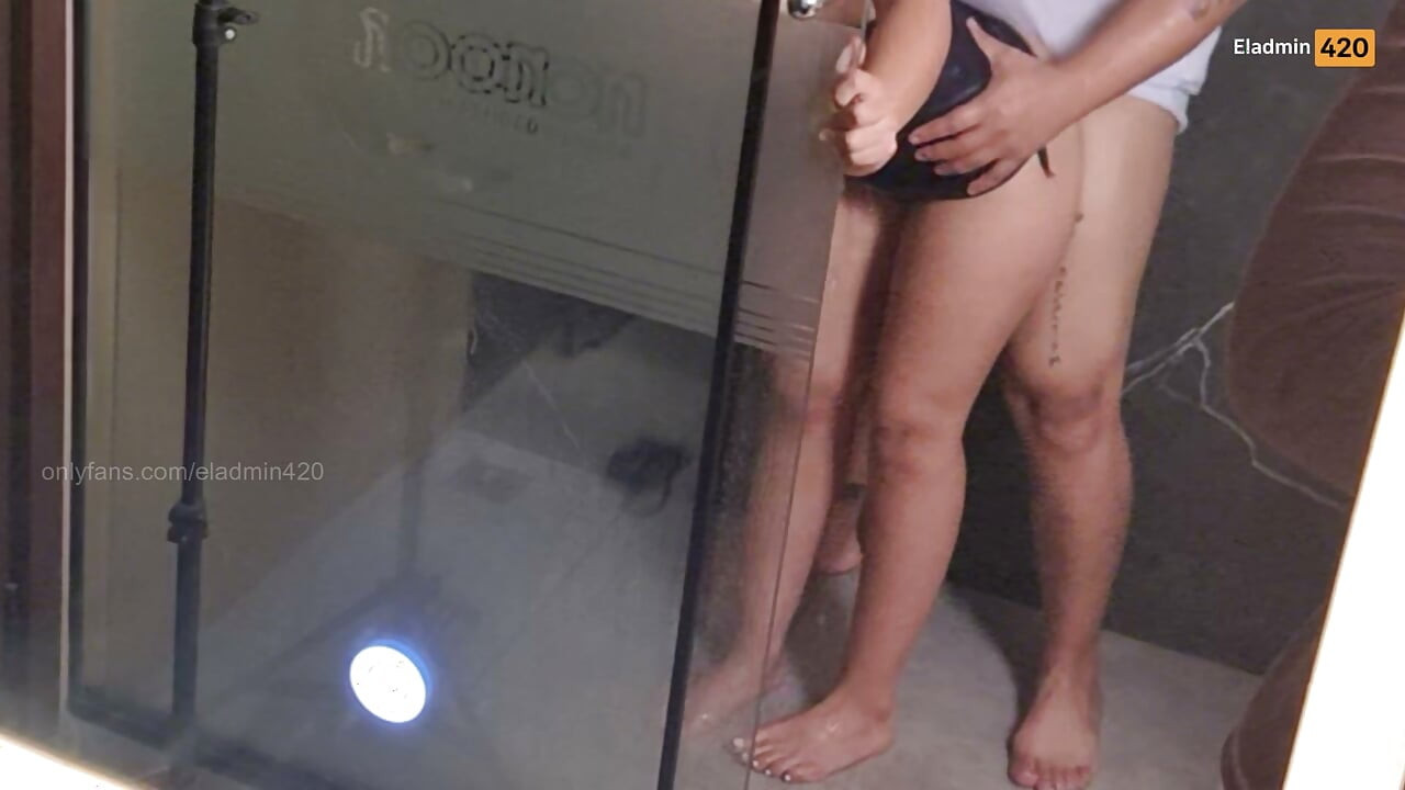 뜨거운 샤워 섹스, 가슴 큰 라티나 여성이 뜨거운 물에 노출되는 장면 Eladmin420