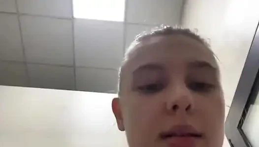 Extreme masturbating in the gym with jucielussie