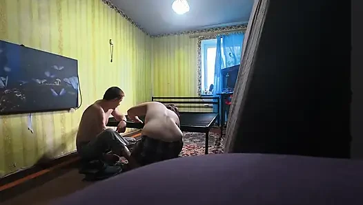 Di balik layar, tanpa editan. Kami sedang membangun tempat tidur seks baru