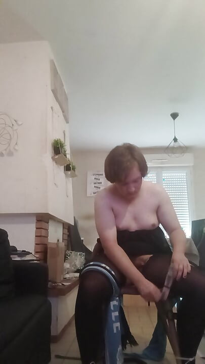 Self bondage, cumshot