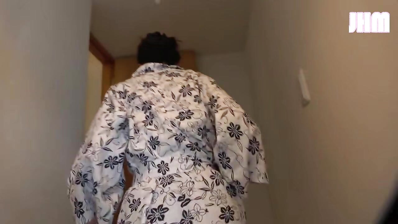 四個成熟妻子在私人溫泉別墅的悶熱度假勝地 - 5