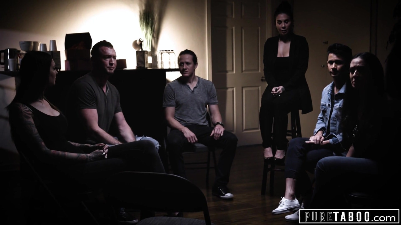 純粋なタブー、セクシートランスガールが悲しみの男をやる