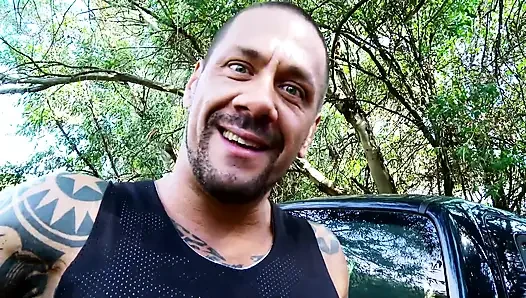Vicki dientot enak dari belakang di dalam mobil