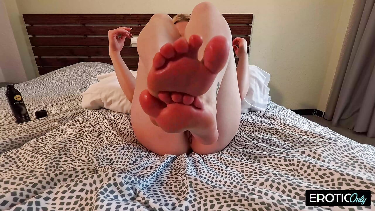 Naughty German Babe Teases with Her Perfect Feet and Gives a Full-body Show