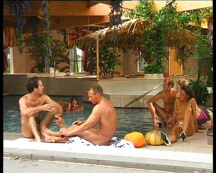 Hinter Deutschen Türen Wird Fleißig Gefickt - Kompletter Film