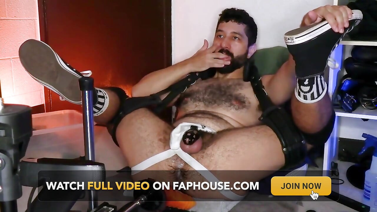 Live Cam Show tháng 8 năm 2026 - Ricky Cage bị đụ máy!