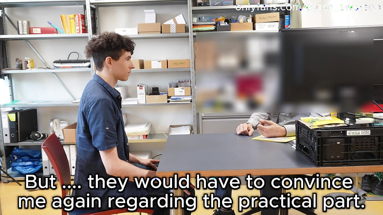 Job saved: Sweet twink spoils his straight boss with a blowjob