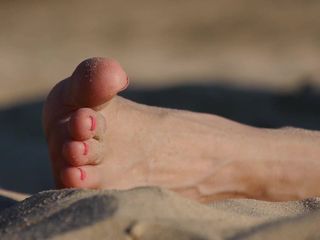 Feet 015 - Sandy Toes