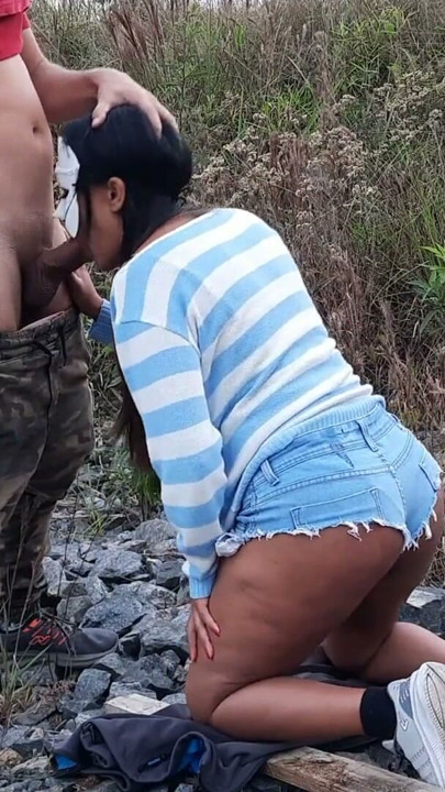 J'ai emmené le client dans l'ancienne carrière pour lui donner un bel anus | Clip 1