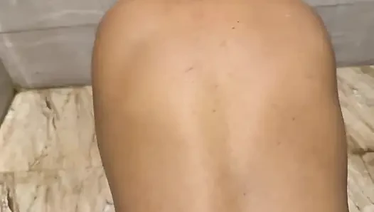 Güzel yenge devar ile ilk kez seks yapıyor! Net Hintçe ile önde işiyor