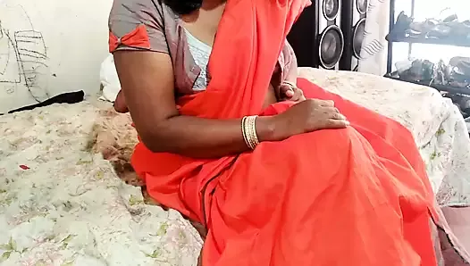 Индийская дези сексуальная жена Dammi с красным сари