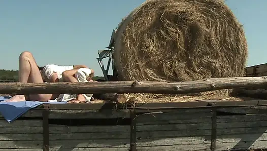 Gün batımı yürüyüşü ateşli çiftlik bahçesi eylemine yol açıyor