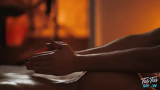 Wunderschöne brünette wird von ihrem masseur gefickt - laura rollenspiel