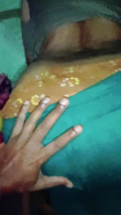 Hintli yenge maskeli kız rol yapma ateşli kızlar