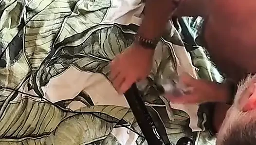 İlerleyen sikiş makinesi sikişiyor - küçükten büyük zenci yarağına