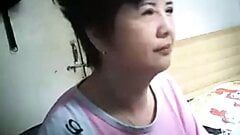 Китайская бабушка перед вебкамерой