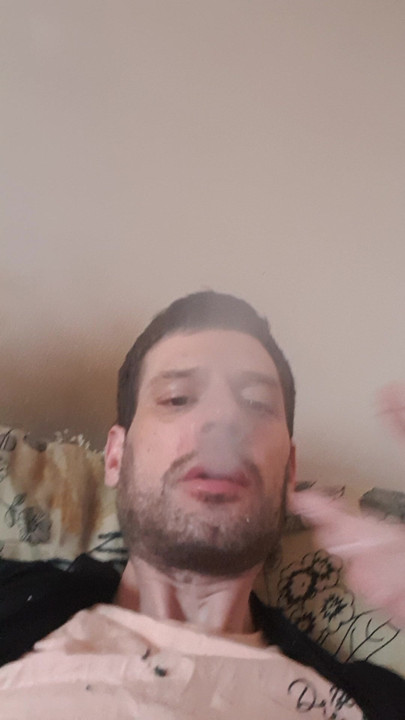 Evde tek başına değil