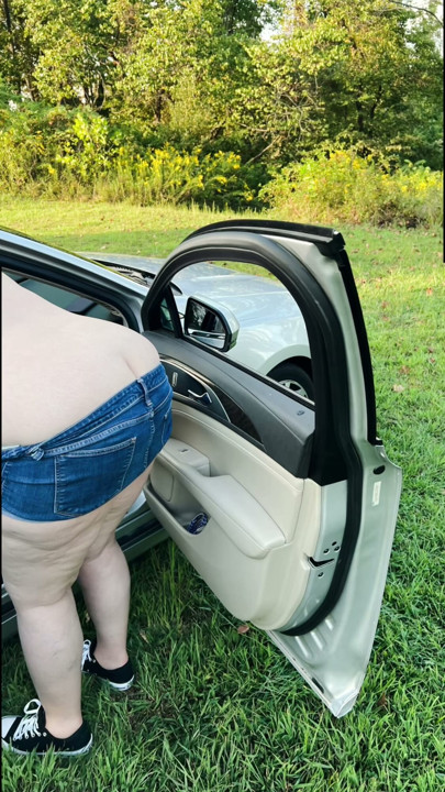 Milf Stripping In A Field
