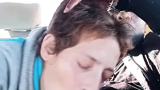 Edepsiz sokak fahişesi kahvaltıda dölümü içiyor. MİLF