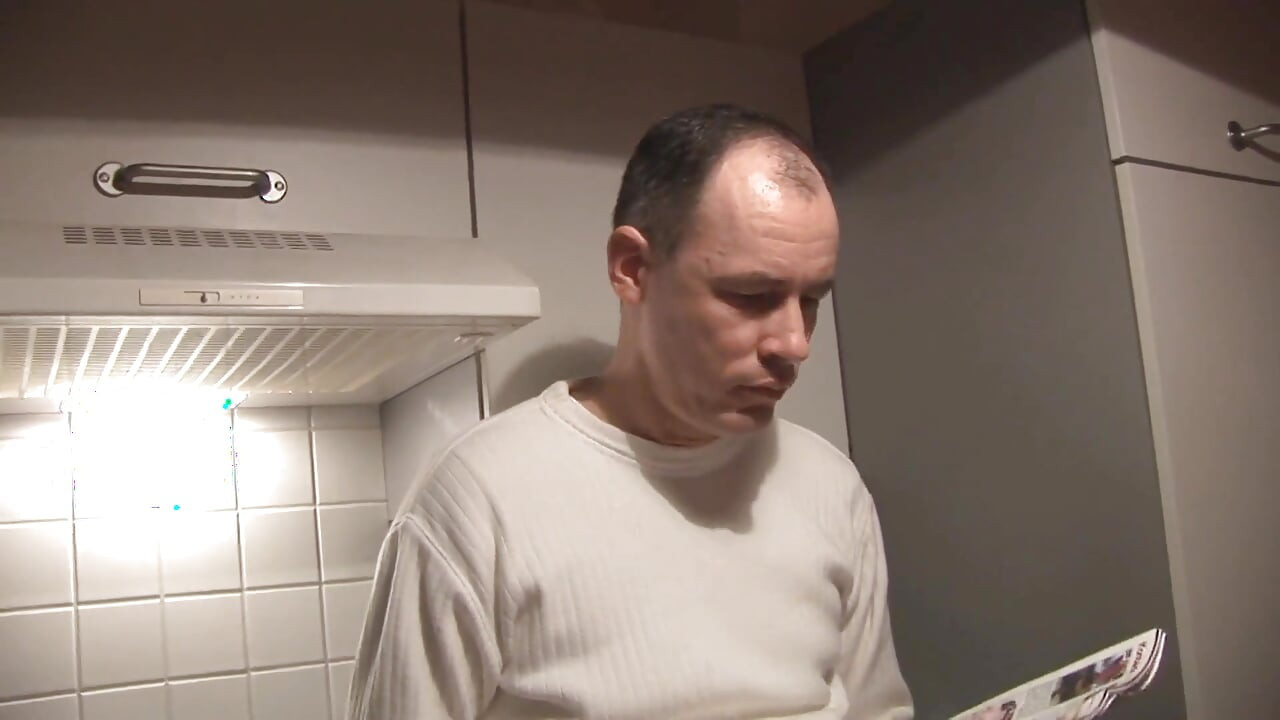 Blond brud sprider benen när hon knullas av en monsterkuk