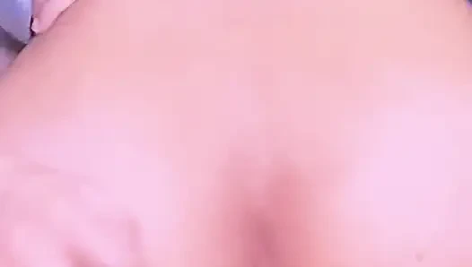 Cewek cantik menunggangi setelah kelas