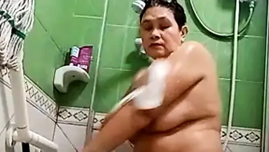 Morning video sex while taking a bath of my wife she loves it so much she orgasm