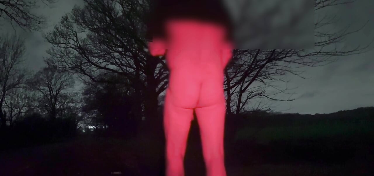 Melancap berbogel di luar kereta, pemandu perlahan