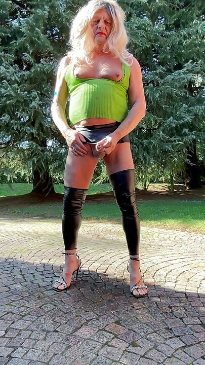 變性女Kassy54在公共場合尿尿