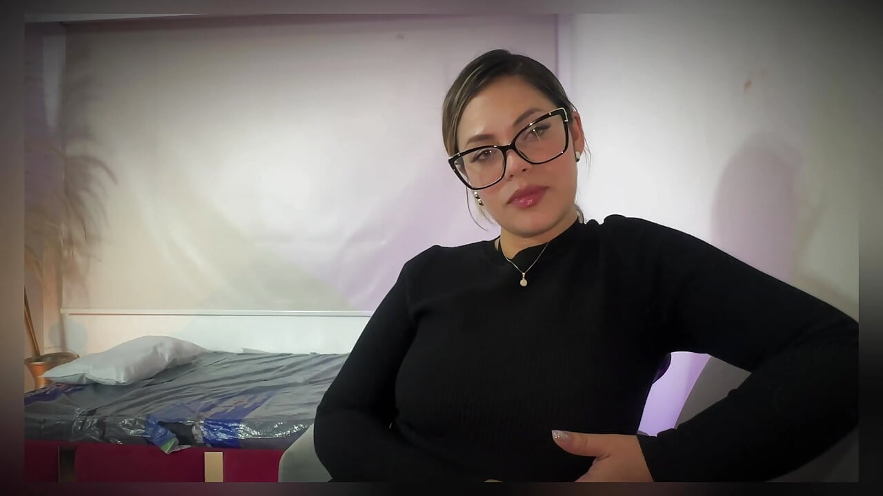 Me follo a sexy y mojigata psicóloga en su consultorio en plena sesión