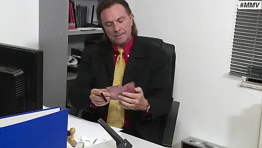 Sex behoerde 3: Vier szenen mit 4 heißen schätzchen