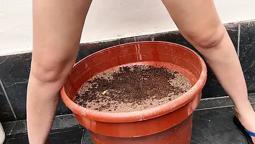 Aku kencing di kematangan temanku