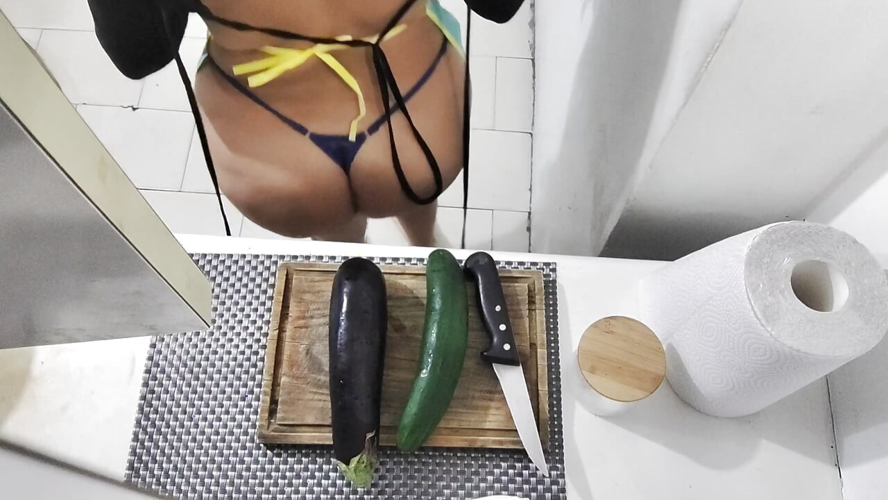 I shove a huge cucumber up my hungry asshole - Fetish