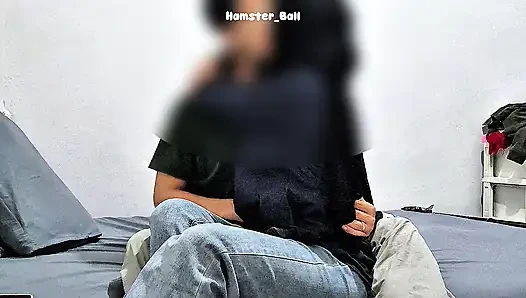 Amateur! A Malay Virgin Masturbates in a Hotel, She's My Student