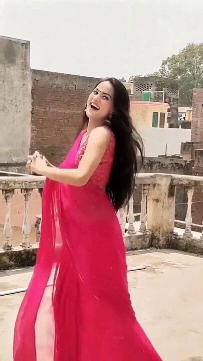Super saree figura