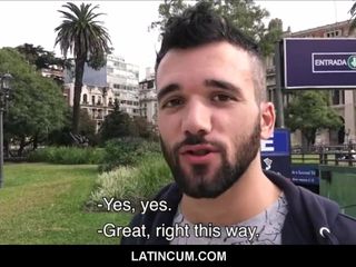 Hetero amateur -latino betaalde 10k peso om homo -filmmaker te neuken