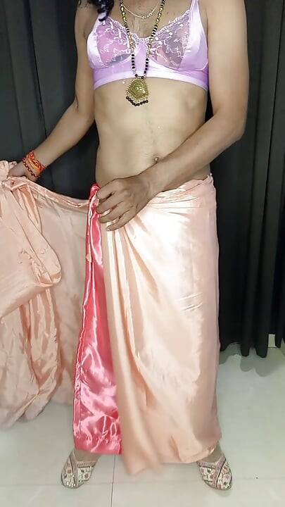 Atordoando dona de casa sexy saree e calcinha com sutiã