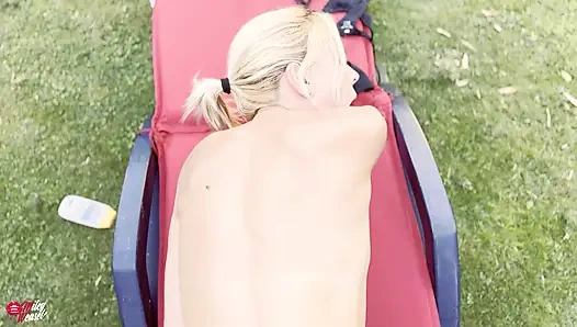 Geile Blonde Schlampe Bei Der Gartenarbeit Gefickt!!