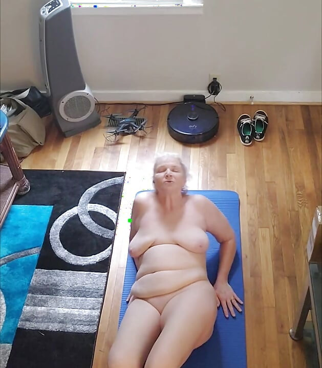 Gorąca BBW uprawia poranną jogę!