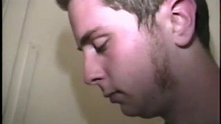 Nick мастурбирует в любительском видео