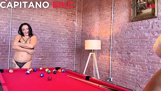 Pelacur Brasil dan MILF Italia mencari kelelawar dan bola