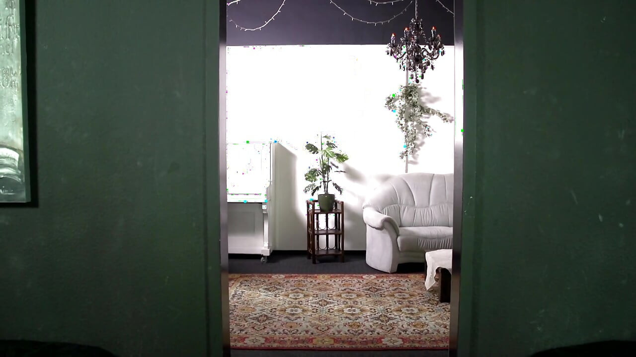 ऊँची एड़ी के जूते पहनी मांसपेशियों वाली चोदने लायक मम्मी को नकाबपोश अजनबी द्वारा चोदा गया है जिसके लिए उसने सोचा कि यह उसका पति है