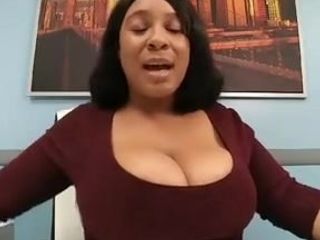 Big titty ebony jiggling boobs di kantor