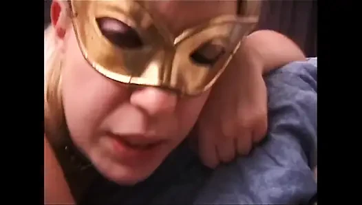 Istri seksi amatir dengan masker dientot habis-habisan sampai dicrot di toket besar sama suaminya
